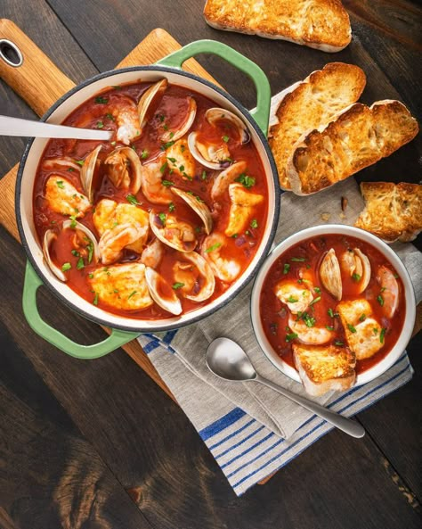 Tuscan Seafood Stew, Tuscan Seafood, Tuscany Food, Seafood Stew Recipes, Seafood Stew, Diner Recept, Soup Kitchen, Fish Dishes, Virgin Olive Oil