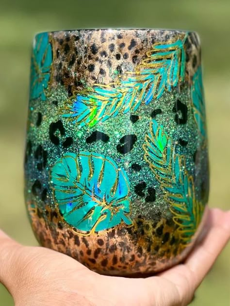 Epoxy Wine Tumbler Ideas, Wine Tumbler Ideas, Nature Tumbler Cups, Funky Wine Glasses, Resin Mugs, Painted Tumblers, Cactus Glitter Tumbler, Tropical Leaf Tumblers, Glitter Leopard Tumbler