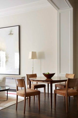 Rita Konig has subtly enhanced the airy interiors of this Manhattan house | House & Garden Manhattan Condo, Manhattan House, Rita Konig, Faux Panels, Dining Areas, Minimal Modern, Best Interior Design, Glass House, Room Table