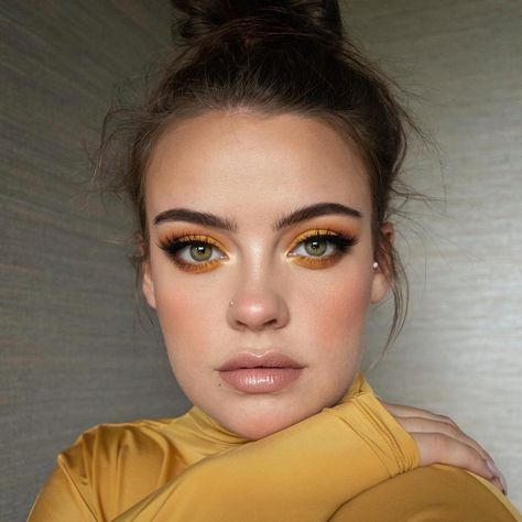 Julia Adams Makeup Artist 🇨🇦 on Instagram: “Can’t stop playing with yellow shadows lately. Top is from @aritzia ✨ EYES- @anastasiabeverlyhills Subculture Palette (Edge, New Wave and…” Yellow Eye Makeup, Yellow Makeup, Make Up Inspiration, Makeup Mistakes, Makeup Guide, Dress Makeup, Makeup Goals, Glam Makeup, Eyeshadow Looks