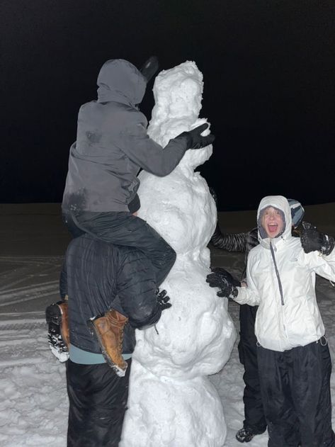 Building A Snowman With Friends Aesthetic, Snowman Building Aesthetic, Building Snowman Aesthetic, Building A Snowman Aesthetic, Winter Photos With Friends, People In The Snow, Snowman Aesthetic, Building Snowman, Snowman Building