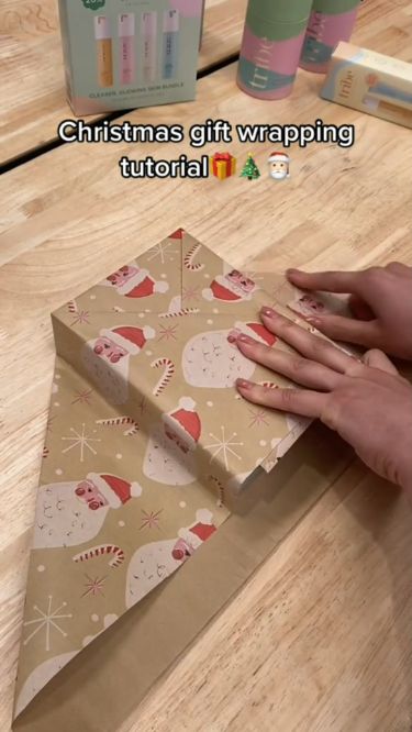 Wrapping Gifts Step By Step, How Do You Wrap Presents, Cool Present Wrapping Ideas, How To Rap Christmas Gifts, How To Rap Christmas Presents, How To Fold Gift Wrap, Step By Step Wrapping Presents, Wrapping Gifts Hacks, How To Wrap A Gift Step By Step