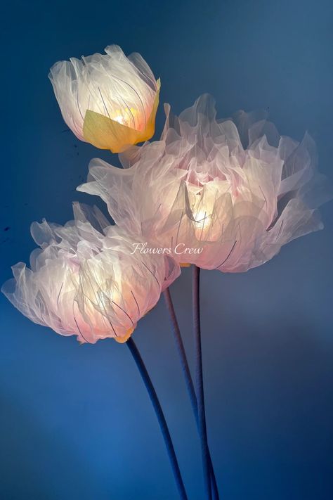 floor flower night lights, silk flowers Diy Standing Lamp Shade, Light Up Flowers, Diy Flower Light, Led Flower Lights, Diy Flower Lampshade, Flower Lamp Diy, Flower Floor Lamp Diy, Hanging Flower Lamp, Paper Flower Lamp Diy