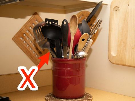 no utensil clutter Container For Kitchen Utensils, Knives On Countertop, Kitchen Utensils Storage Ideas, Organizing Utensils In Kitchen, Kitchen Brushes Storage, Utensil Countertop Storage, Counter Utensil Storage, Big Utensil Organization, Utensil Holder Ideas Counter Space