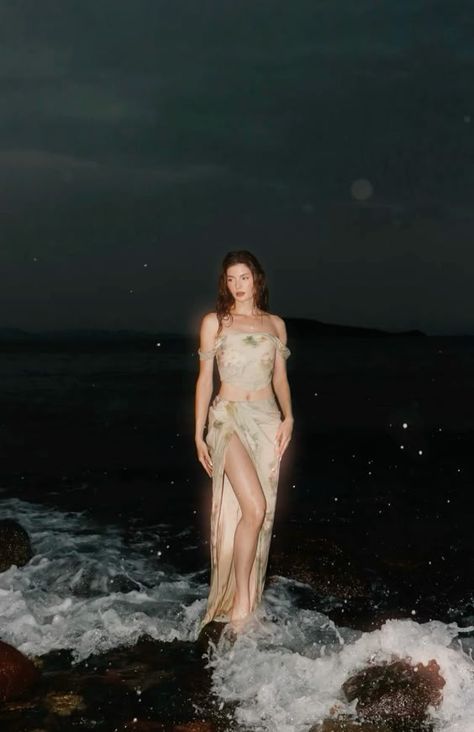 #photoshoot #ethereal #etherealphotoshoot #photoshootideas #poseideas #photography #photoidea #mermaidcore #sirentheme Divine Feminine Aesthetic, Fairy Photoshoot, Greek Goddess Costume, Formal Prom Dresses Long, Goddess Energy, Beach Shoot, Triple Goddess, Egyptian Goddess, Beach Poses