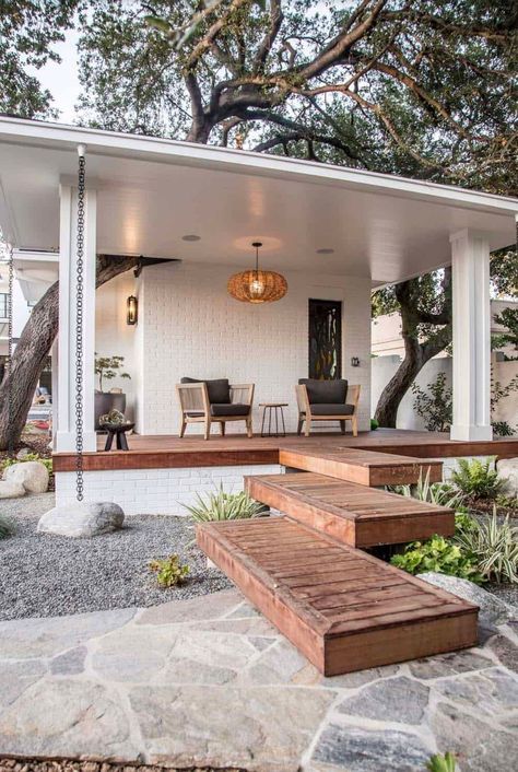 25 Best Deck And Patio Design Ideas For The Ultimate Backyard Mid Century Modern Deck Ideas, Mid Century Deck Ideas, Front Yard Deck Ideas Entrance, Eichler Backyard, Mid Century Deck, Mid Century Modern Deck, Midcentury Patio, Cliff View, Mid Century Modern Patio