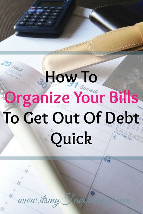 LOVE these tips to organize your bills.  So simple, exactly what you need if you want to pay off your debt quick.  You want to read this one now!  No time, make sure to repin! Home Organisation Tips, Accordion Folder, Property Ideas, Blog Organization, Debt Reduction, Homemaking Tips, Bill Organization, Thrifty Living, Out Of Debt