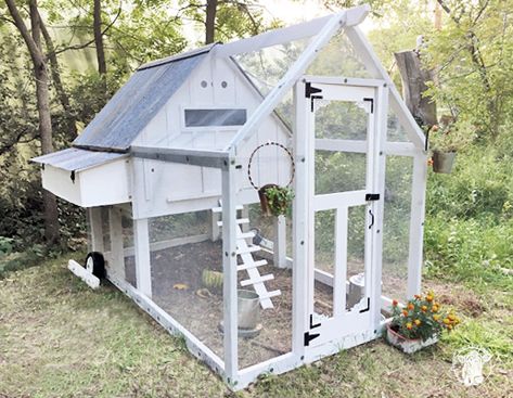 Diy Chicken Coups, Off The Ground Chicken Coop Ideas, Chicken Coop Blueprint, Chicken Coop On Skids, Moveable Chicken Coop Ideas, Chicken Coop Moveable, Walkin Chicken Coop Ideas, Moveable Chicken Run, Diy Chicken Coop And Run