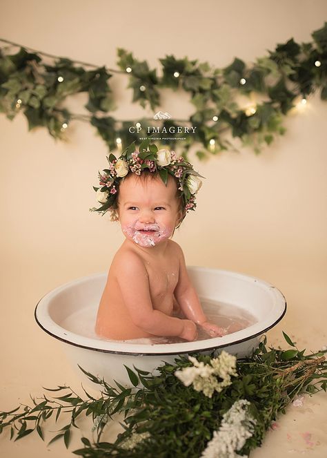 Greenery Cake, Woodland Cake, Smash Cake Girl, Metal Tub, 1st Birthday Photoshoot, Birthday Inspo, Baby Bath Tub, Photoshoot Studio, 1st Birthday Photos