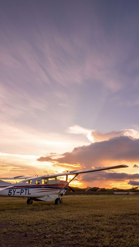 Feel free to use these stunning images as phone wallpapers! Cessna 206 aircraft at sunset in LogLogo, Uganda. MAF has a base here to facilitate flights to the isolated areas of northern Kenya. #Cessna206 #Cessna #Aviation #AVGeek #Sunset #Airstrip #MissionAviation #MAFUK #flyingforlife Cessna Wallpaper Iphone, Aviation Wallpaper, Flight Wallpaper, Cessna 150, Plane Wallpaper, Bush Pilot, Cessna Aircraft, Small Plane, Aviation Careers