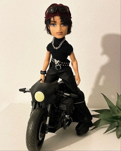 Men Bratz Outfit, Male Bratz Doll Aesthetic, Bratz Style Inspiration Outfits, Male Bratz Doll, Bratz Boyz Outfit, Male Bratz, Bratz Boy, Boy Bratz Dolls, Bratz Outfits