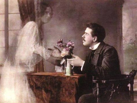 Halloween-Ghost Victorian Gothic Aesthetic, Spirit Photography, Classical Paintings, Blithe Spirit, Scary Ghost Pictures, Victorian Aesthetic, Rennaissance Art, Ghost Pictures, Ghost Hunters