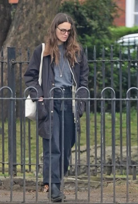 Keira Knightley Style, Tomboyish Outfits, Kiera Knightly, Preppy Baby, Effortless Chic Style, Confident Style, Keira Knightley, Casual Attire, Style Outfits