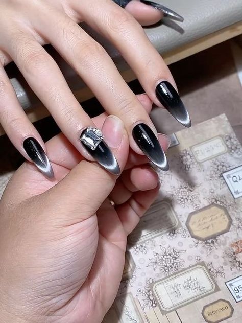 2023 Nail, Nail Techniques, Minimal Nails, Shower Skin Care, Nail Art Designs Videos, Cat Eye Gel, Black Nail Designs, Black Cat Eyes, Cat Eye Nails