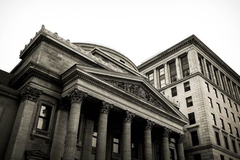 Wealthfront article // why banks are about to lose 50m users Financial Knowledge, Bank Of England, Commercial Bank, Central Bank, Credit Union, Financial Institutions, Blockchain Technology, Bank Account, Financial Services