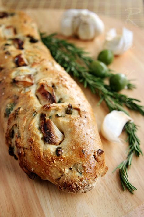 No Knead Olive Bread No Knead Olive Bread, Green Olive Bread, Kalamata Olive Bread, Bread With Olives, Olive Bread Recipe, Olive Loaf, Oil Cake Recipe, Olive Oil Cake Recipe, Onion Bread