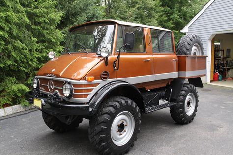 Beautifully restored 1970's Mercedes Unimog Mercedes Unimog, Mercedes Benz Unimog, Garage Bike, Mercedes Truck, Expedition Portal, Bug Out Vehicle, Overland Vehicles, Expedition Vehicle, 4x4 Trucks