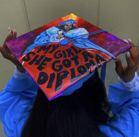 Rihanna Graduation Cap, Afro Graduation Cap, Graduation Cap With Locs, Drake Grad Cap, Kanye Graduation Cap, Graduation Caps Ideas, College Grad Cap Ideas, Graduation Pic Ideas, Graduation Cap Decoration Diy