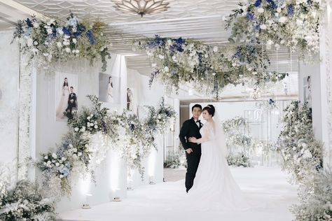 Wedding Decor Entrance, Pergola Wedding, Wedding Rose Gold Theme, Decor Entrance, Cookies Box, Wedding Background Decoration, Wedding Entrance Decor, Wedding Stage Design, Dream Wedding Decorations