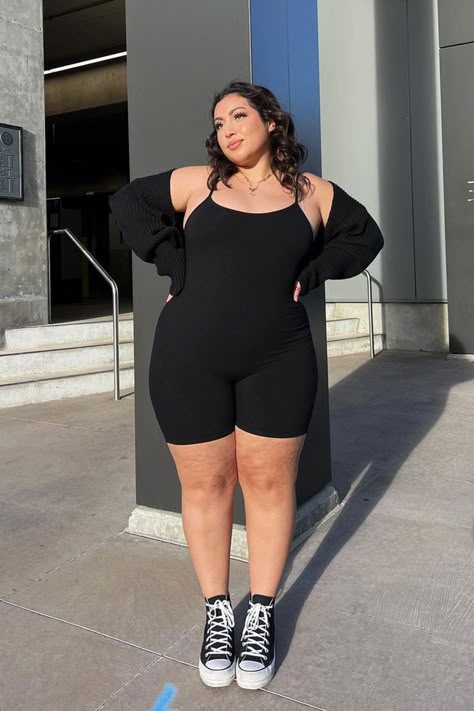 romper outfit How To Style A Romper, Romper Outfit Ideas, Autumn Outfits Curvy, Jumpsuit Outfit Ideas, Curvy Rompers, Jumpsuit Outfit Casual, Neat Casual Outfits, Plus Size Baddie Outfits, Chubby Fashion