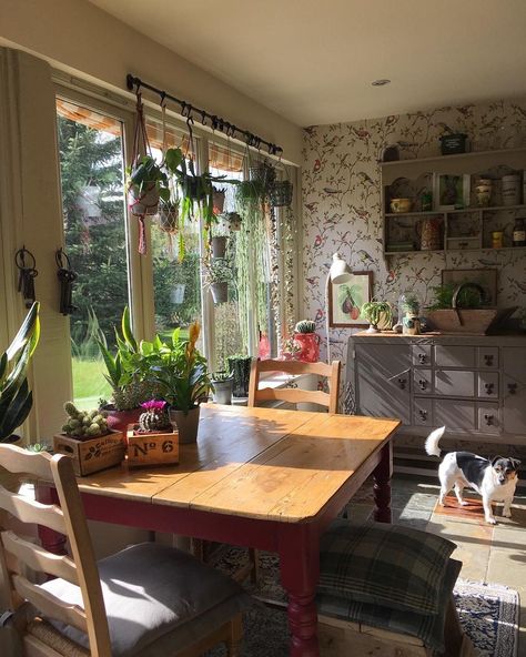 Cottage Core Dining Room, Cottagecore Dining Room, Tiny Dining Rooms, Bohemian Dining Room, Cottage Dining Rooms, Dining Roo, Green Dining Room, Apartment Dining Room, Rustic Country Kitchens