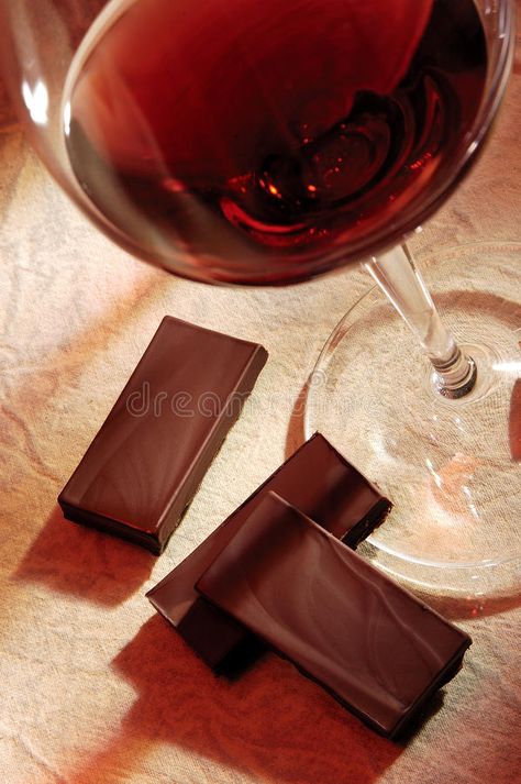 Chocolate Image, Wine And Chocolate, Glass Of Red Wine, Chocolate Wine, Chocolate Pairings, Ice Wine, Organic Chocolate, Cosy Winter, Chocolate Gifts