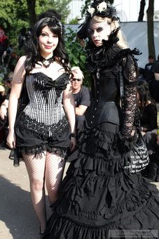 Cabaret Outfit, Cabaret Goth, Steampunk Trunk, Gothic Attire, Goth Ideas, Steampunk Circus, Gothic Fashion Victorian, Gothic Mode, Mode Steampunk