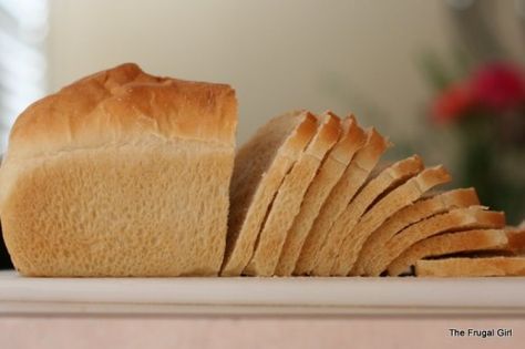 Making homemade bread to save money Sandwhich Bread, Homemade Sandwich Bread, Baked Sandwiches, Sandwich Bread Recipes, Yeast Bread Recipes, Meatless Main Dishes, Sliced Bread, Loaf Of Bread, Simple Sandwiches