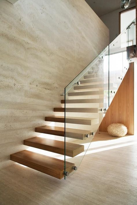 Glass Stairs Design, Glass Staircase Railing, درج السلم, Cantilever Stairs, Staircase Design Modern, Stairs Design Interior, House Staircase, Escalier Design, Glass Stairs