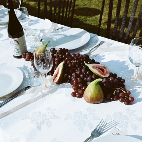 Styling by us…. figs & black grapes 🍇🍴🍸 | Instagram Figs Tablescape, Fig Table Decor, Fig Tablescape, Tablescape Moodboard, Fruit Tablescape, Fig Wedding, Dinner Outing, Long Table Wedding, Grape Decor