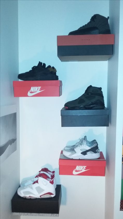 Floating Shoe Box, Shoe Box Shelf Diy, Shoe Box Shelves, Shoebox Wall, Shoe Box Shelf, Shoe Box Display, Shoe Boxes On Wall, Shoe Inspo Sneakers, Shoe Shelf Diy