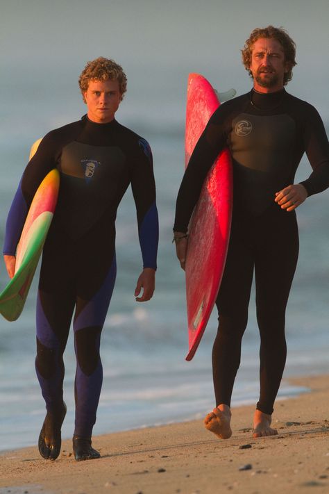 Chasing Mavericks (2012) Chasing Mavericks Aesthetic, Chasing Mavericks, Jonny Weston, Gerard Butler Movies, Surf Movies, Actor Gerard Butler, Surf Brands, Alexander Ludwig, Wetsuit Men