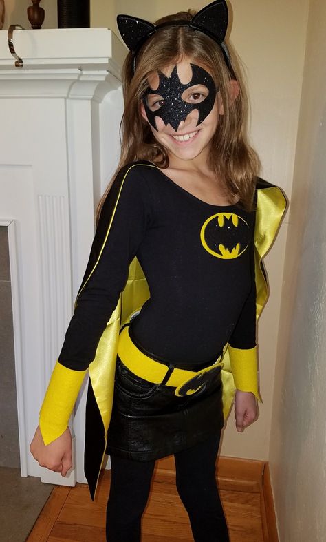 Bat Girl Black and Yellow Batman DIY Costume Halloween Batman Diy Costume, Catwoman Costume Kids, Batgirl Costume Diy, Batman Halloween Costumes, Diy Catwoman Costume, Bat Girl Costume, Batman Costume For Girls, Batman Costume For Kids, Batman Costume Diy