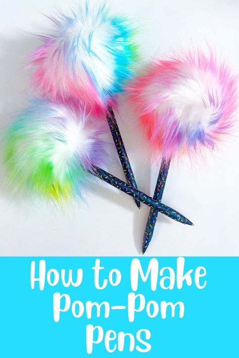 Fuzzy Pencil Toppers Diy, Pom Pom Pens, Diy Pen Toppers, Pom Pom Crafts To Sell, Decorative Pens, Pompom Crafts, Cute Party Favors, Market Crafts, Pencil Topper Crafts