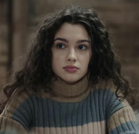 Faceclaims Female Curly Hair, Actresses Dark Hair, Faceclaims Female Brunette Curly Hair, Curly Brown Hair Faceclaim, Brown Hair Woman Character Inspiration, Brown Curly Hair Face Claim, Curly Haired Actresses, Face Claims Female Brunette Curly Hair, Short Black Hair Face Claim