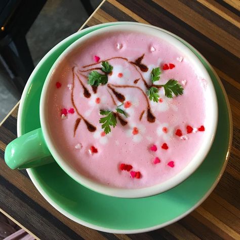 Beautiful floral latte art is all the rage in Singapore's Carol Mel Cafe | Metro News Coffee Education, Barista Training, Chocolate Covered Coffee Beans, Pastel Cupcakes, Coffee Latte Art, Sakura Art, Cafe Latte, Big Mouth, Kawaii Food