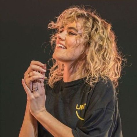 Taya Smith Gaukrodger - Hillsong UNITED #tayasmith #tayagaukrodger #hillsongunited Taya Gaukrodger, Taya Smith, Touch The Sky, Hillsong United, White Woman, Jesus Name, Christian Music, Fresh Start, The Salon