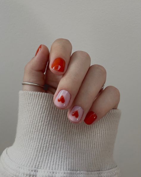 Simple Harry Styles Nails, Nail Inspo Harry Styles, Love On Tour Inspired Nails, Harry Styles Makeup Concert, Nail Ideas Harry Styles, Harry Styles Gel Nails, Harry Styles Acrylic Nails, Harry Nails Styles, Harry Nails Inspired