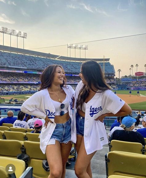 Dodgers Jersey Outfit, Dodgers Outfit, Dodgers Jersey, Dodgers Game, Dodger Game, Game Day Outfit, Jersey Outfit, Gameday Outfit, Outfit Women