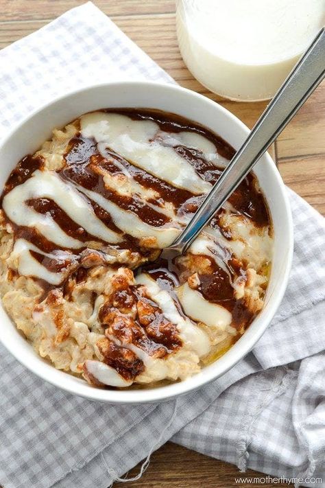 Cinnamon Roll Oatmeal, Breakfast Oatmeal Recipes, Oatmeal Breakfast, Diet Vegetarian, Oatmeal Recipes, Breakfast Dishes, Good Healthy Recipes, Breakfast Bowls, Cinnamon Roll