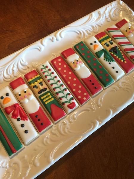 Cookie Sticks, Dipped Cookies, Sugar Cookie Designs, Royal Icing Decorations, Pretty Cookies, Xmas Cookies, Creative Cookies, Fancy Cookies, Christmas Sugar Cookies