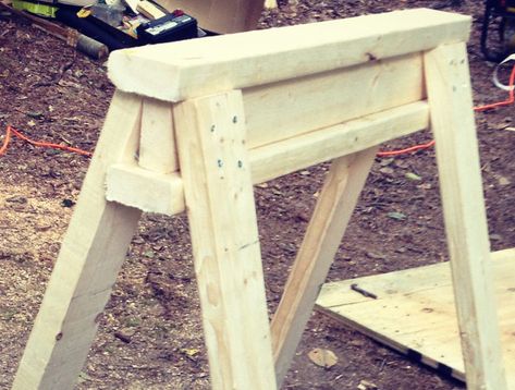 How to build cheap, quick, and simple sawhorses with an I-beam design. With a few 2x4s and 44 wood screws, you can build rock solid sawhorses in an hour. Homemade Saw Horses, 2x4 Saw Horse Plans, Saw Horse Plans, Sawhorse Plans, Saw Horses, Saw Horse, Beam Design, I Beam, Dry Well