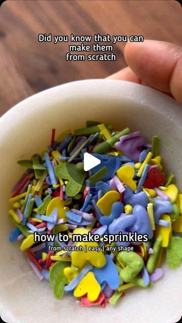 Vegan Sprinkles, Icing Piping Techniques, Cooking School Kitchen, Dye Free Foods, Homemade Sprinkles, Buttercream Piping, Sweet Surrender, Baking Hacks, Artificial Dyes