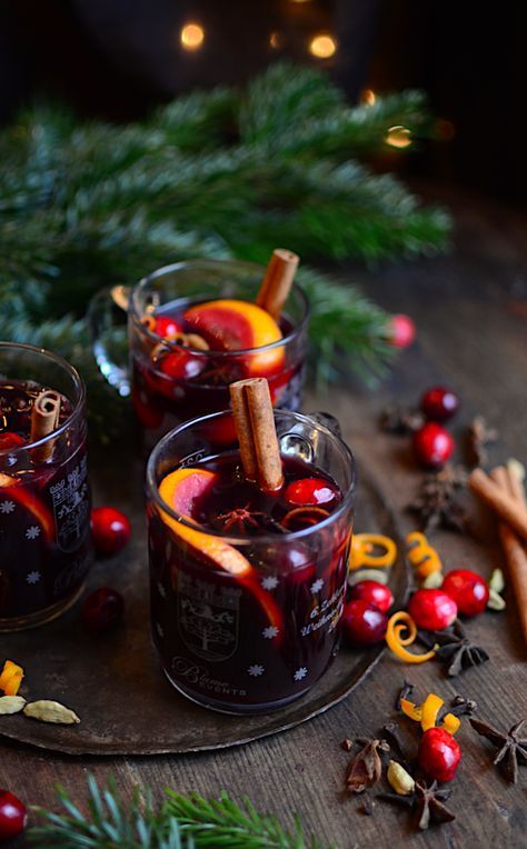 An authentic recipe for Glühwein (German mulled wine) and a peek into the Christmas Markets of Germany where you can drink it all season! Mulled Wine Recipe, Spiced Wine, Kampot, Winter Drinks, Fall Drinks, Christmas Cocktails, Mulled Wine, Holiday Cocktails, Authentic Recipes