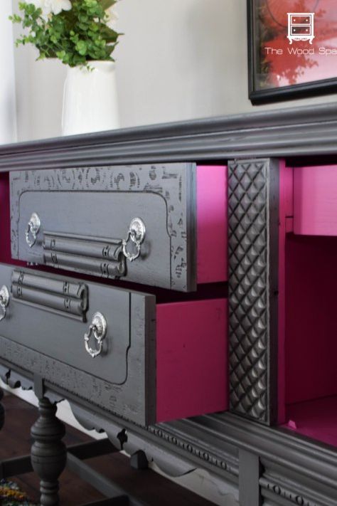 Dark wood sideboard to lovely gray with hidden pink surprises. The details of the trim stand out so much better with paint. Pink Sideboard, Pink Buffet, Wood Spa, Buffet Makeover, Bedroom Pink, Diy Furniture Renovation, Furniture Rehab, Furniture Renovation, Funky Painted Furniture