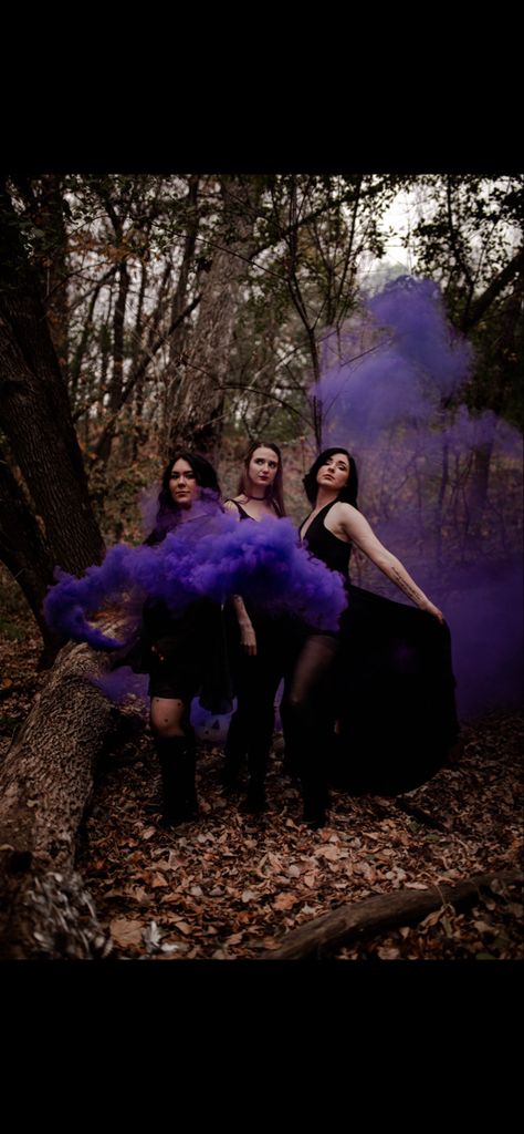 Best Friends Witch Photoshoot, Sisters Halloween Photoshoot, Bestie Witch Photoshoot, Spooky Season Photoshoot Women, Witchy Friend Photoshoot, Spooky Sister Photoshoot, Friend Photoshoot Birthday, Spookie Photoshoot, Halloween Sister Photoshoot