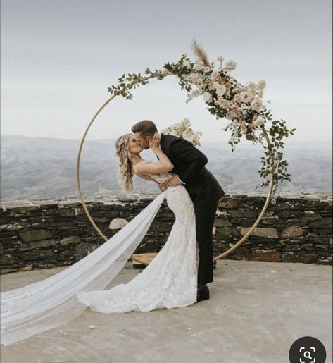 Wedding Trends 2022, Mountains In North Carolina, 2022 Wedding Trends, Wedding Dress Destination, 2022 Wedding Dresses, Hairstyles Bride, Wedding Party Photography, Wedding Archway, Wedding Alters