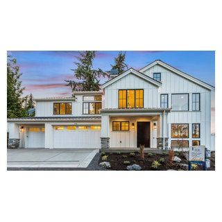 Mercer Island Farmhouse - Farmhouse - Exterior - Seattle - by BDR Fine Homes | Houzz Houston Homes Exterior, Transitional House Exterior, Island Farmhouse, Houston Homes, Porch Wood, Transitional Exterior, Homes Exterior, Stucco Exterior, Mercer Island