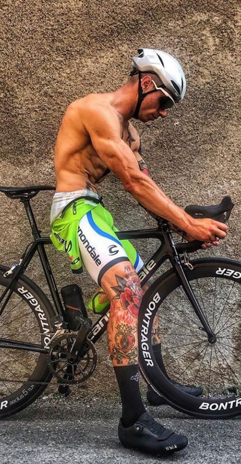 Cycling Apparel Men, Mens Cycling Clothes, Cycling Lycra, Cycling Attire, Cycling Legs, Cycling Photography, Cycling Motivation, Men Sport Pants, Lycra Men