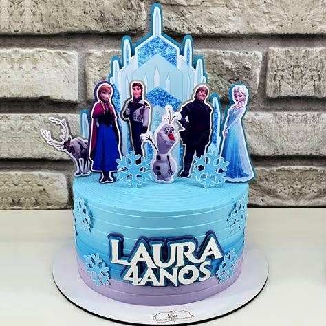 Bolo Frozen ❄ . #Encomende . 💳 Passamos cartão ◾ Consulte condições . ☎ |34| 99646-5274 😊 #LisBolos #BoloDecorado #Chantininho #BoloFesta #ConfeitariaArtesanal #ConfeitariaArtistica #BoloAniversario #Uberlandia #Cake #CakeDesign Kue Tart Frozen, Simple Frozen Cake Design, Frozen Cake Simple, Frozen Cake Design, Frozen Cake Birthday, Easy Frozen Cake, Frozen Cake Designs, Frozen Elsa Cake Topper, Elsa Cake Toppers